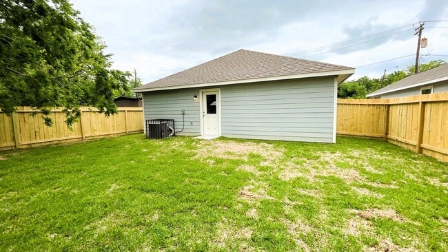 Building Photo - 312 De Haven St