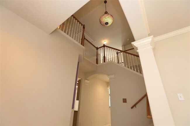 Building Photo - 10511 N Shadowdale Dr