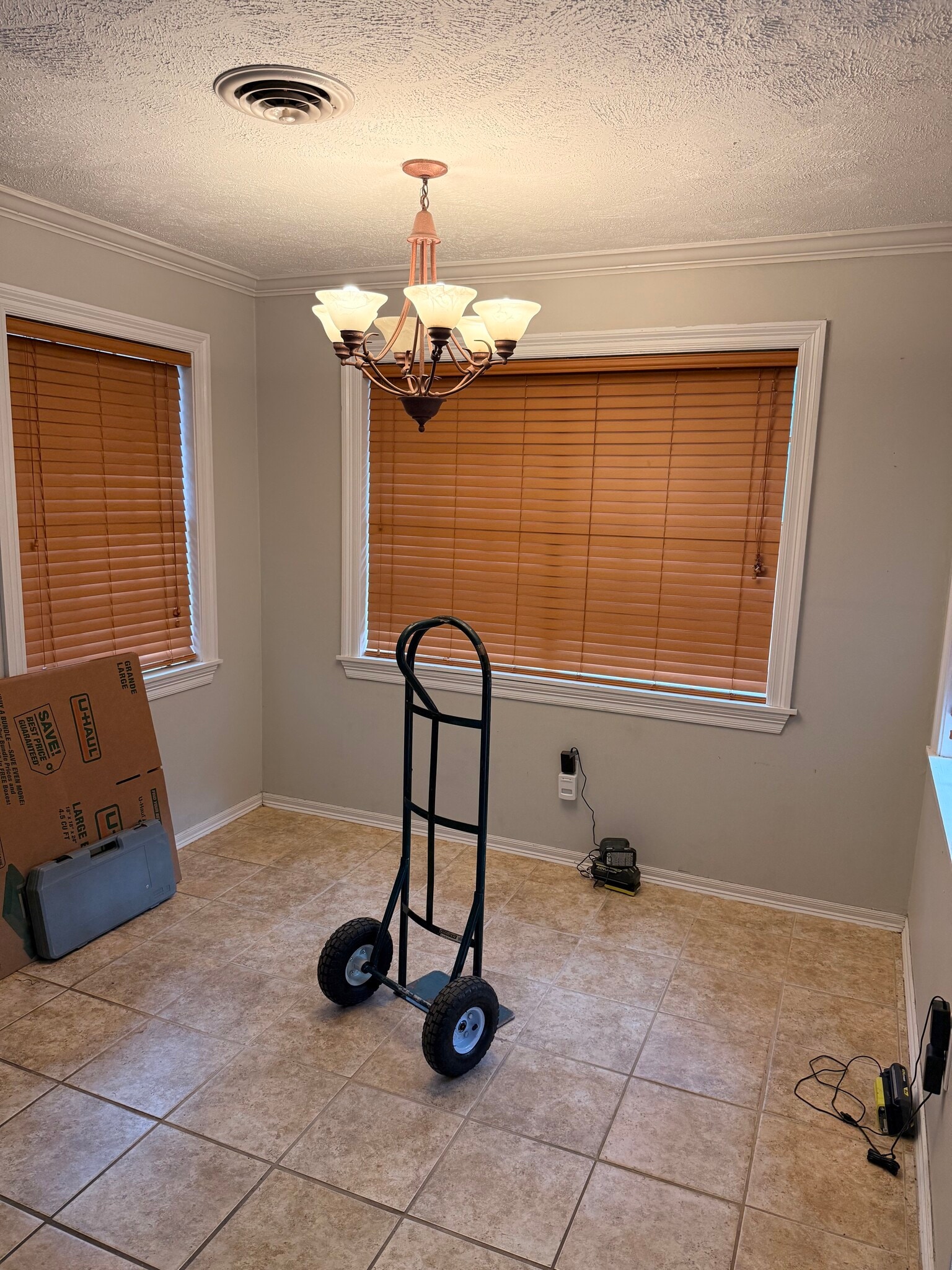 Building Photo - 848 Gore Rd