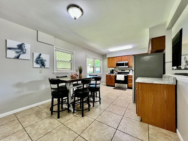 Building Photo - 2501 Elmo Pl