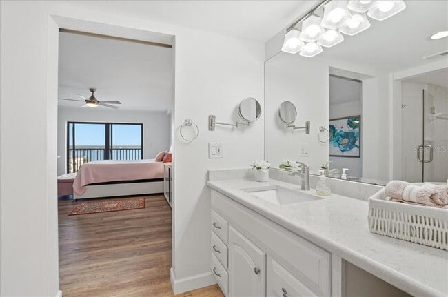 Building Photo - 7300 Sun Island Dr S