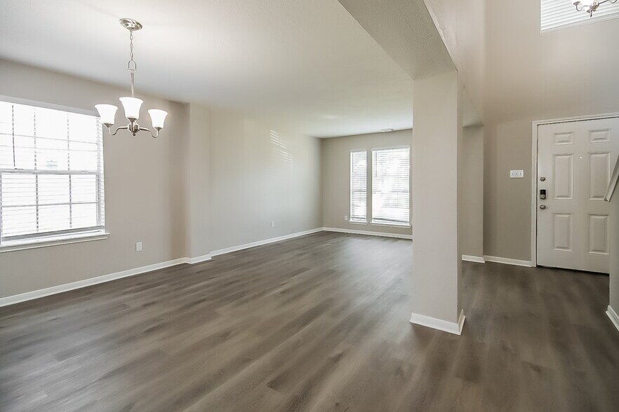 Building Photo - 4805 E Parma Dr