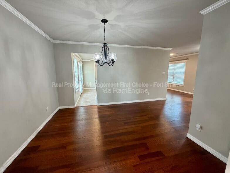 Building Photo - 2120 Garner Ln