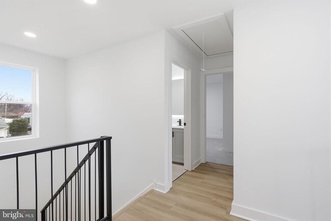 Building Photo - 65 Oaktree Dr