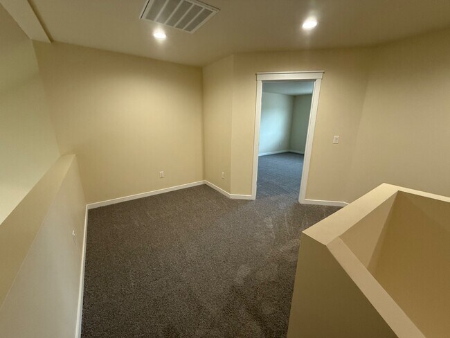 Building Photo - 9003 Nafizah Wy