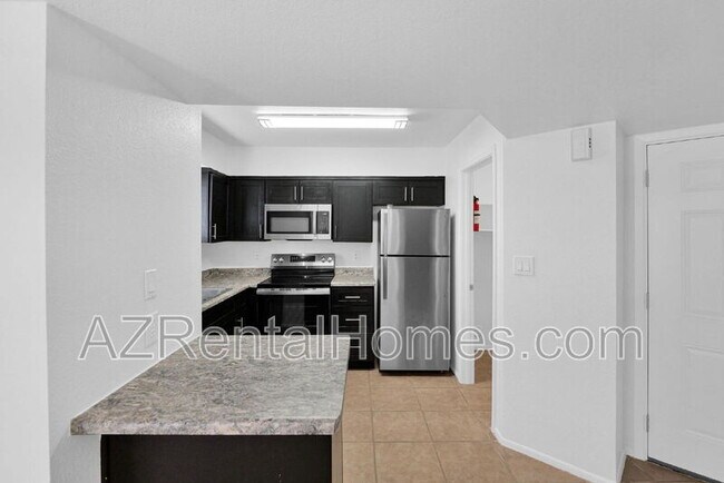 Building Photo - 1712 E Pepper Cir