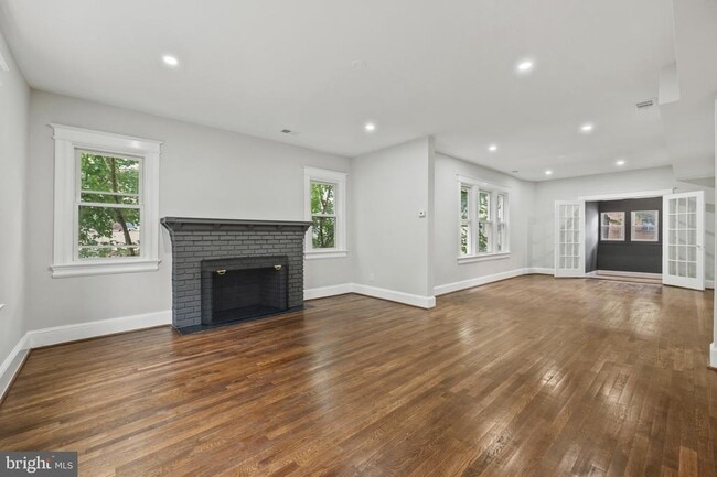 Building Photo - 3551 Hertford Pl NW