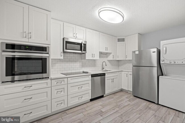 Building Photo - 307 Yoakum Pkwy