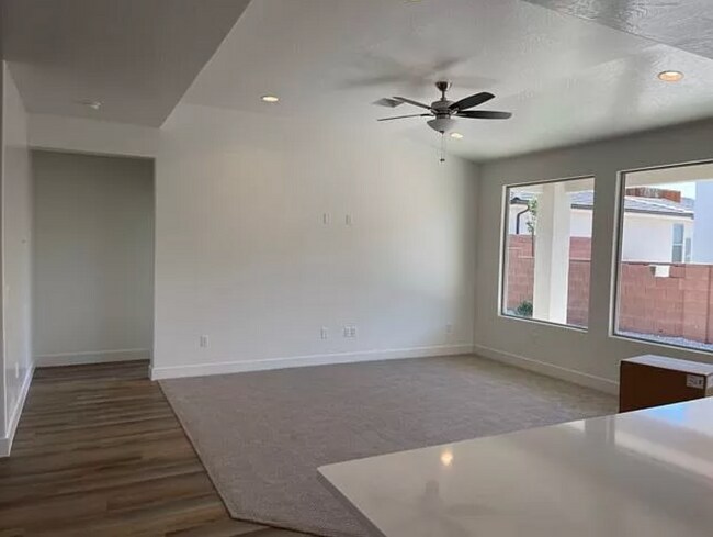 Building Photo - 3076 E Lavatera Dr