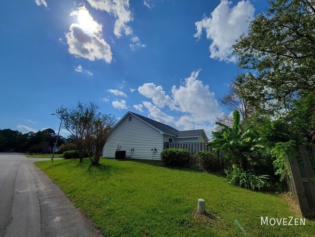 Building Photo - 809 Antler Dr