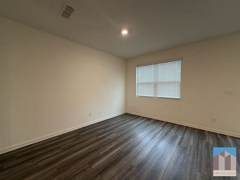 Building Photo - 3530 Condor Ct SW