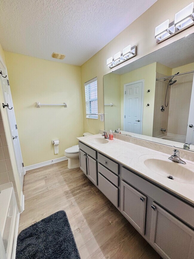 Building Photo - 9635 Fenrose Terrace