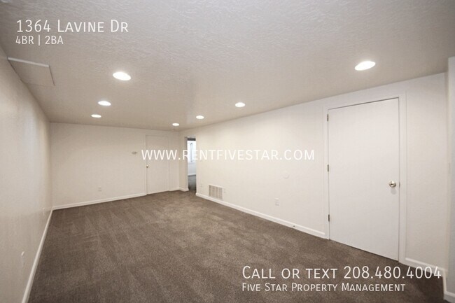 Building Photo - 1364 Lavine Dr