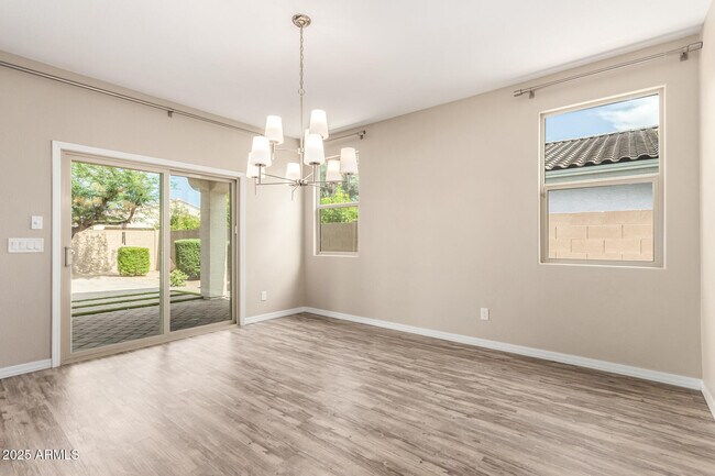 Building Photo - 423 S 194th Ln