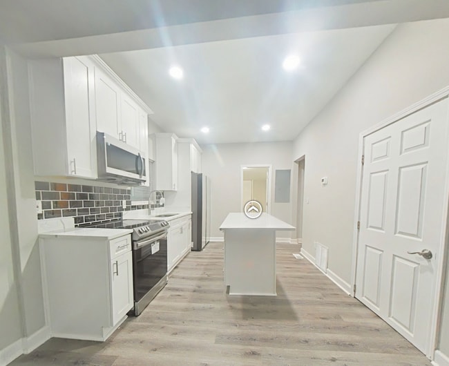 Building Photo - 249 Laurel Ave SW