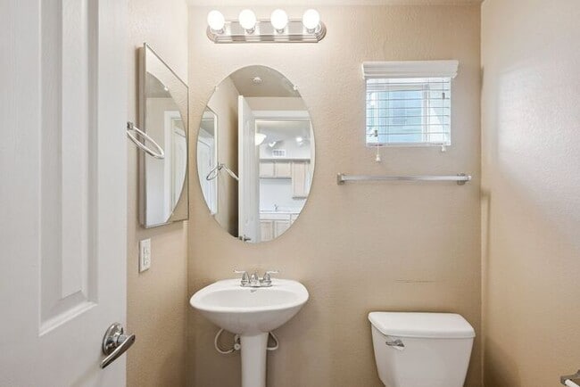 Building Photo - 2401 E Rio Salado Pkwy