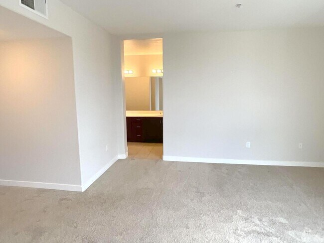 Building Photo - Great Corner Condo ! Lots Of Light ! Elan at Dublin Station. Bright Two Bedroom Two Bath Unit! Ne...