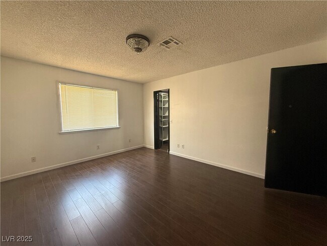 Building Photo - 6661 W Tropicana Ave