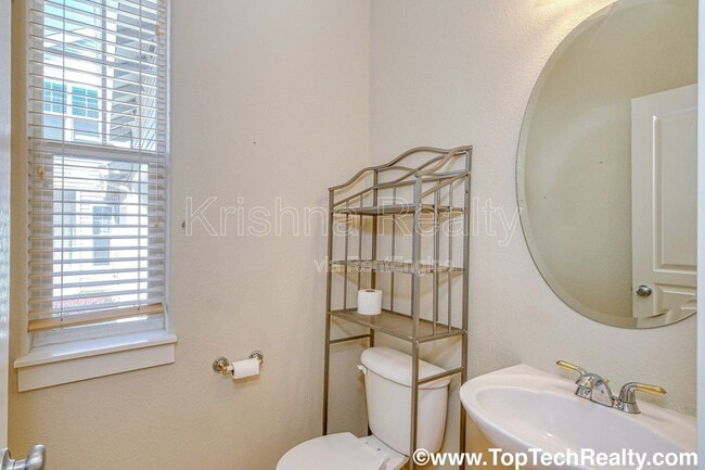 Building Photo - 14705 SW Redbud Way