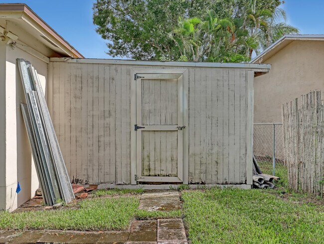 Building Photo - 9596 Richmond Cir