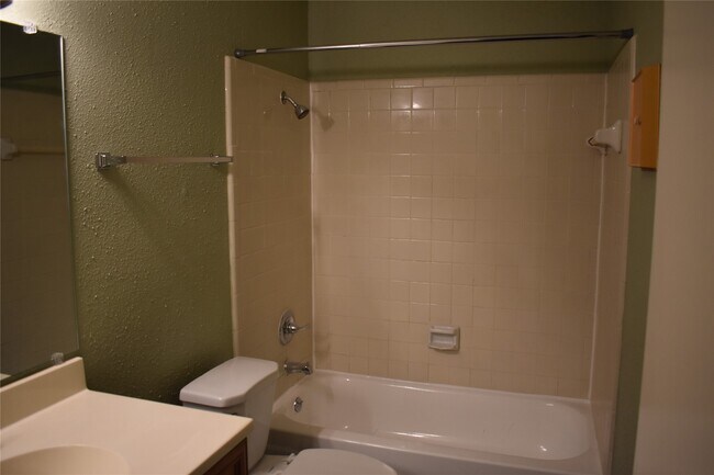 Building Photo - 9700 Leawood Blvd