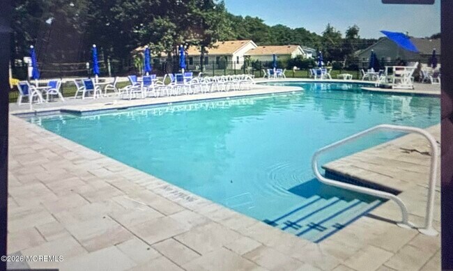 Building Photo - 6 Helen Dr