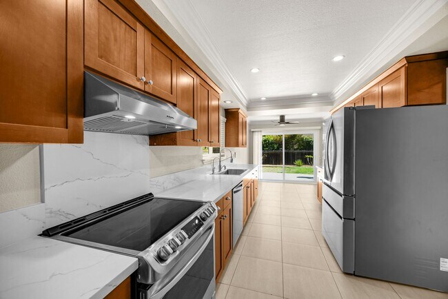 Building Photo - Beautifully upgraded 4-bedroom, 3.5-bathro...