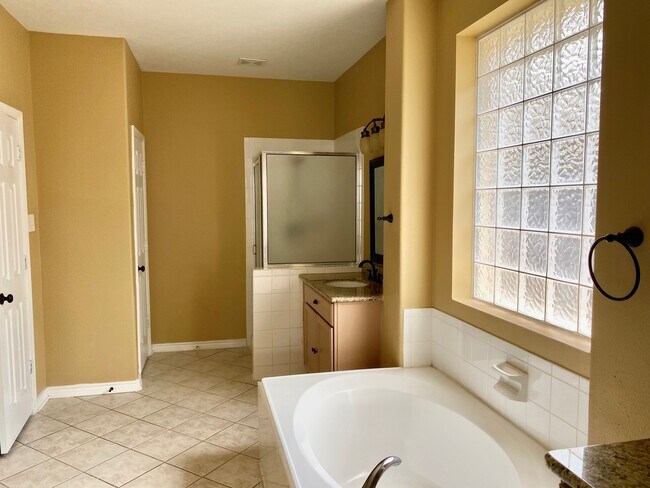 Building Photo - 5602 Walkabout Way