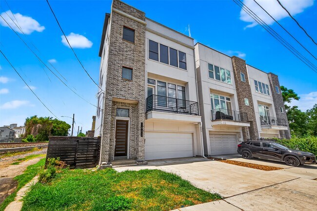 Building Photo - 1603 Holly St