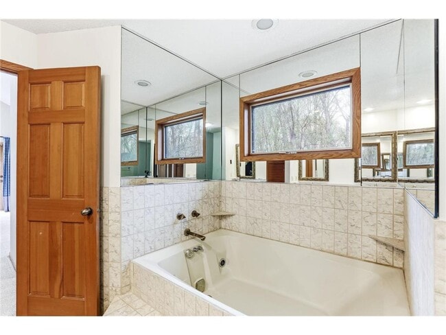 Building Photo - 5880 Christmas Lake Rd