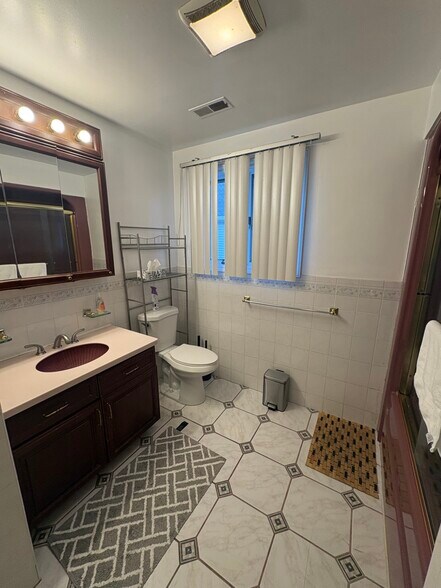 Building Photo - 309 Beacon St