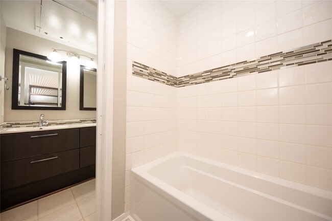 Building Photo - 1880 White Oak Dr