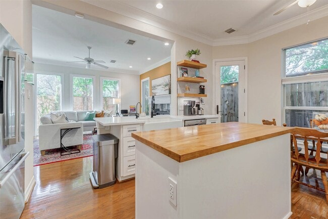 Building Photo - 2828 W Holcombe Blvd