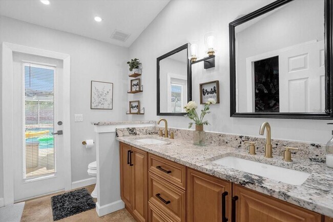 Building Photo - 3627 Ocita Dr