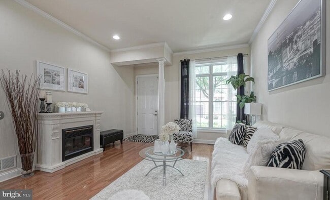 Building Photo - 4204 Lexington Ct