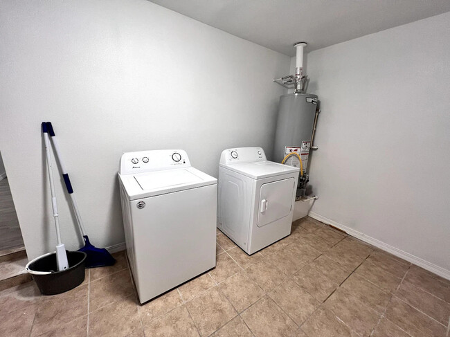 Laundry Room - 3029 E Missouri Ave