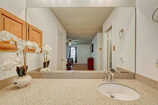 Building Photo - 16355 Sierra Grande Dr