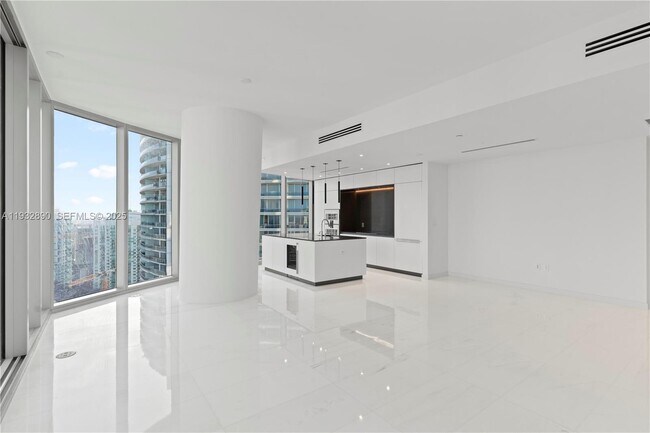 Building Photo - 300 Biscayne Blvd Way