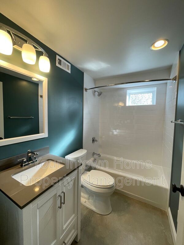 Building Photo - 228 Mayson Ave NE