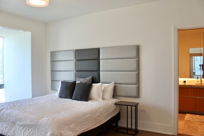 Building Photo - 363 E Wacker Dr
