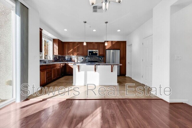 Building Photo - 173 Heligan Ln