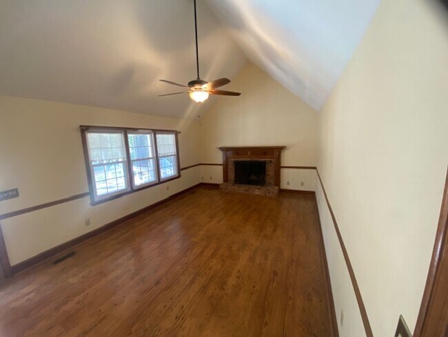 Building Photo - 118 Sassafras Rd