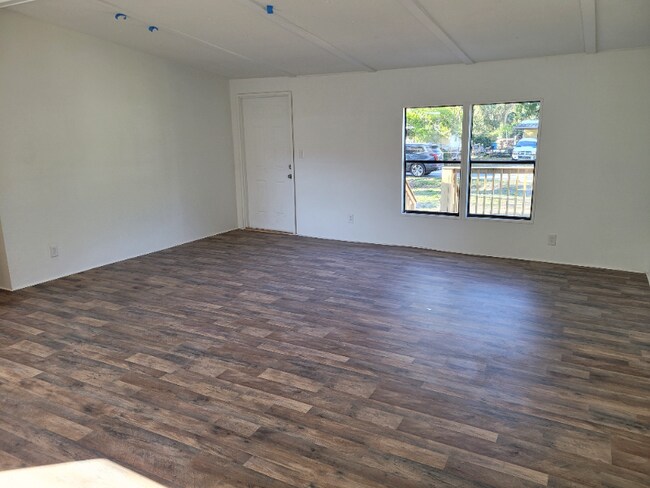 Building Photo - 351 Spring St