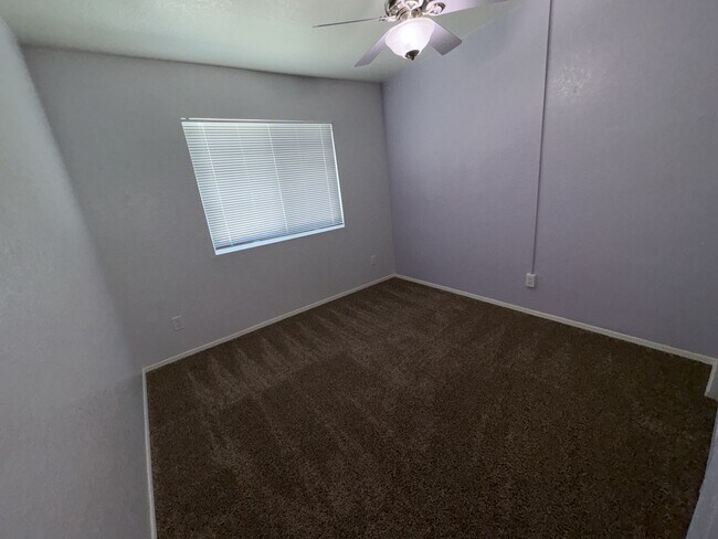 Building Photo - Beautiful eastside location