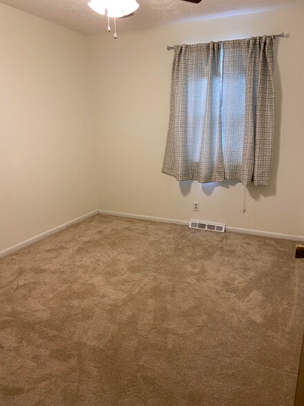 Bed 1 - 1324 Aarons Way