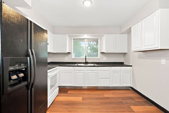 Building Photo - 919-921-921 S Weyant Ave
