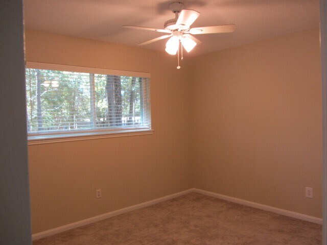 Building Photo - 603 Hillcrest Dr