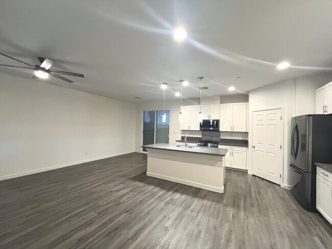 Building Photo - 1533 Franklin Ln