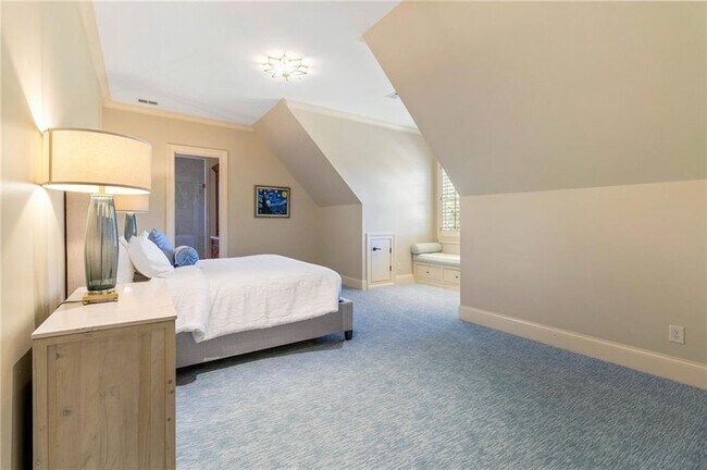 Building Photo - 4000 Heatherwood Way