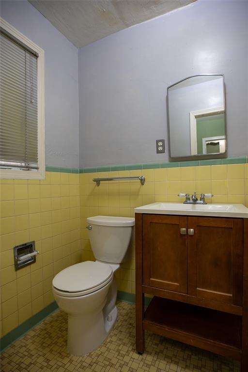 Building Photo - 1009 W 25th St